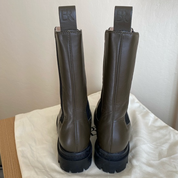 Banana Republic Leather Chelsea Boot (6) - Picture 4 of 7